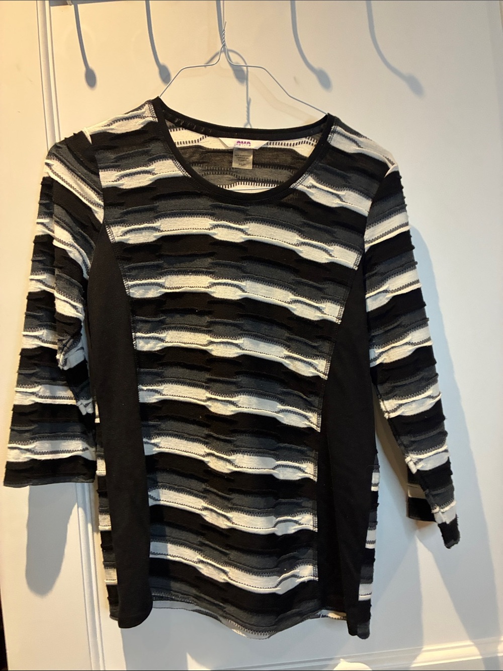 Alia Black and White Layered Stripe Knit Top⭐️
